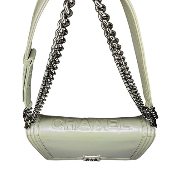 Chanel Pearl Iridescent Glazed Patent Leather Large Reverso Boy Flap Bag - Picture 5 of 16